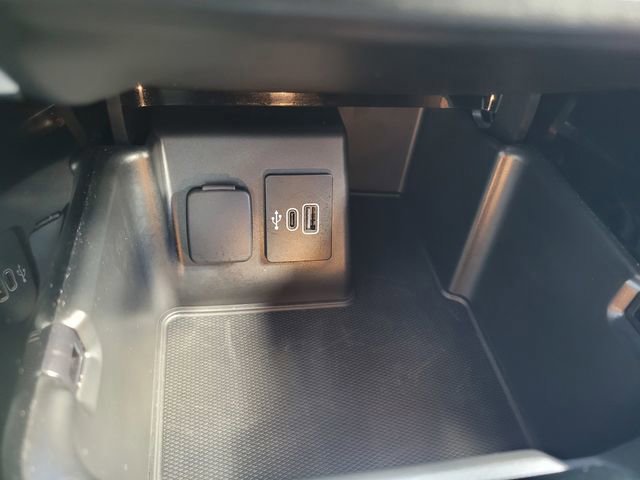 Certified 2025 Ford Explorer Platinum w/ LUX Leather Package image 25