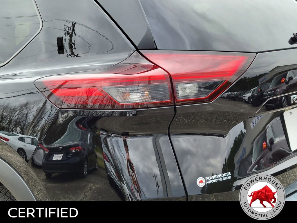 Used 2023 Nissan Rogue SV image 13