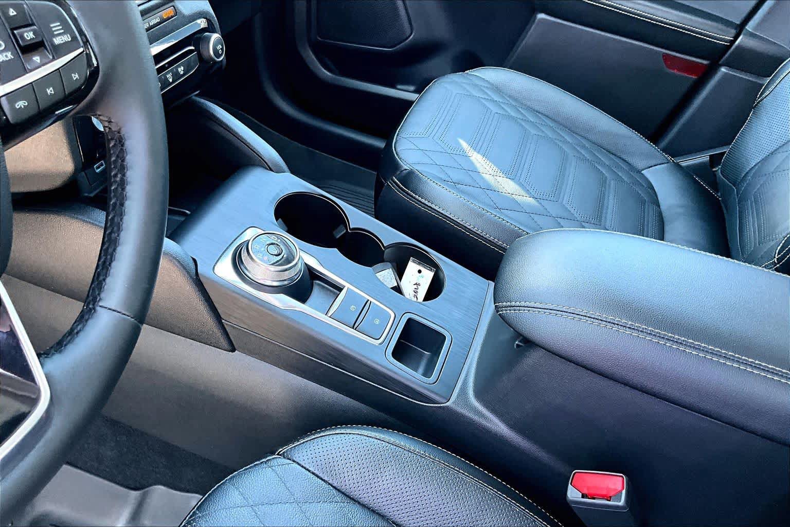 Certified 2023 Ford Escape SE w/ PHEV Premium Package FWD image 17