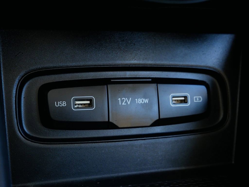 Used 2022 Hyundai Venue SEL image 24