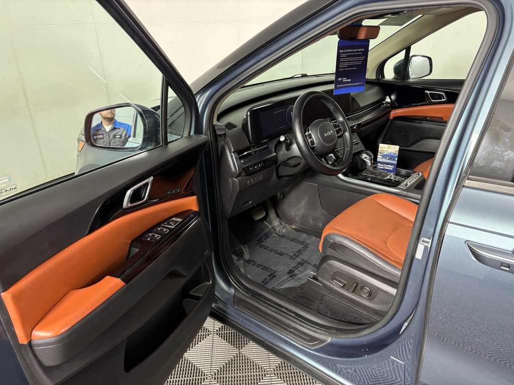 Used 2023 Kia Carnival SX Prestige image 11