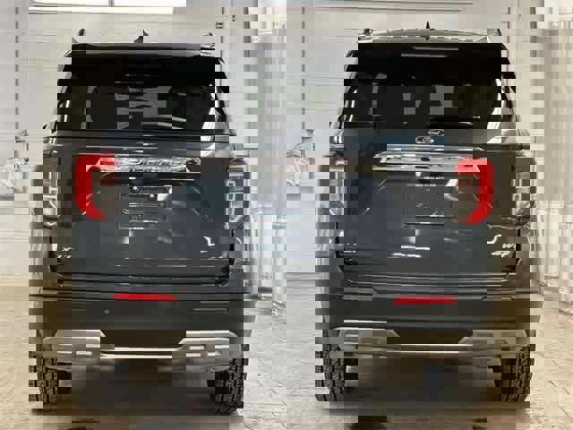 Certified 2022 Ford Explorer XLT w/ Equipment Group 202A image 4