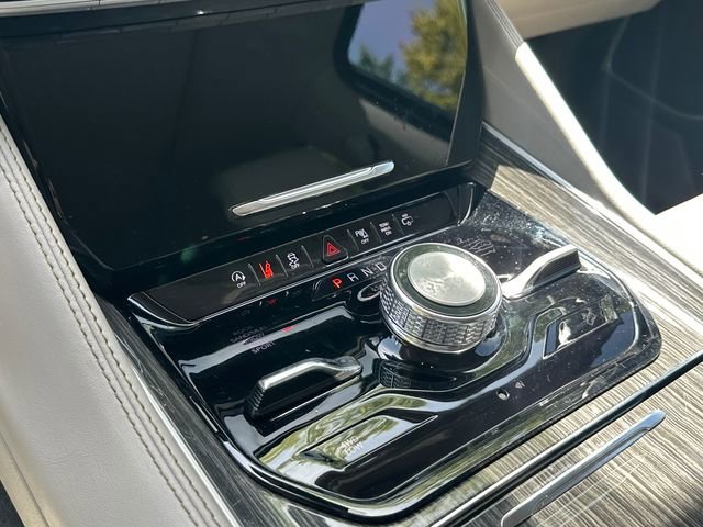 Used 2022 Jeep Wagoneer Series III w/ Premium Group I AWD/4WD image 29