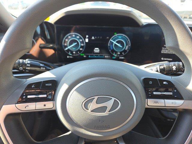 Used 2024 Hyundai Elantra Blue FWD image 41