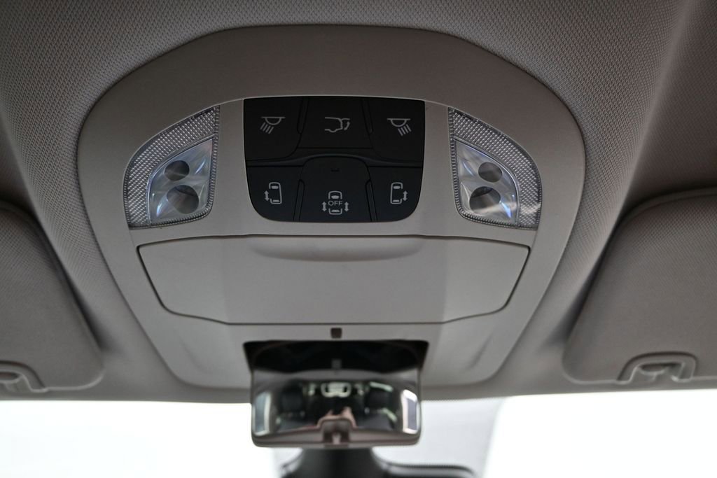 Used 2024 Chrysler Pacifica Touring-L FWD image 45