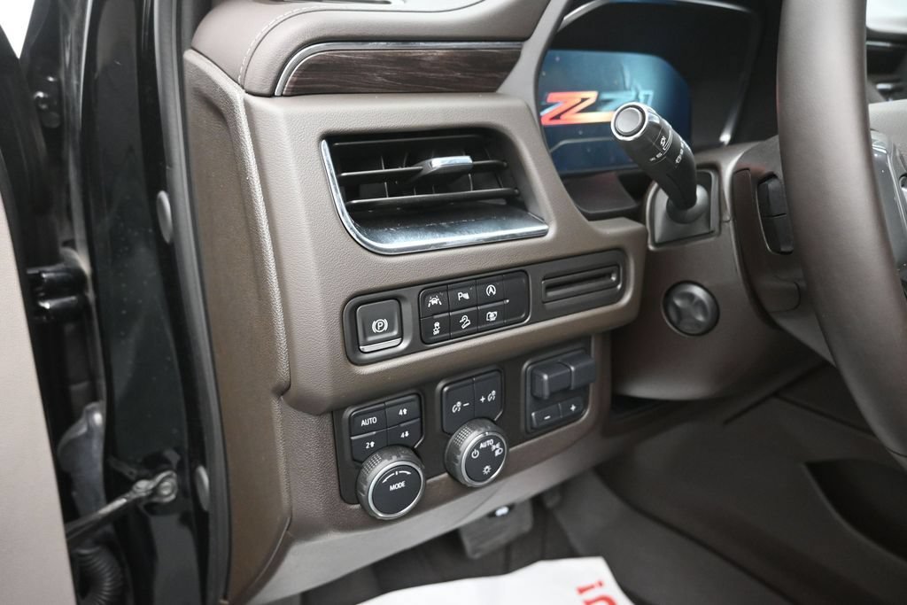 Used 2024 Chevrolet Tahoe Z71 w/ Luxury Package AWD/4WD image 13