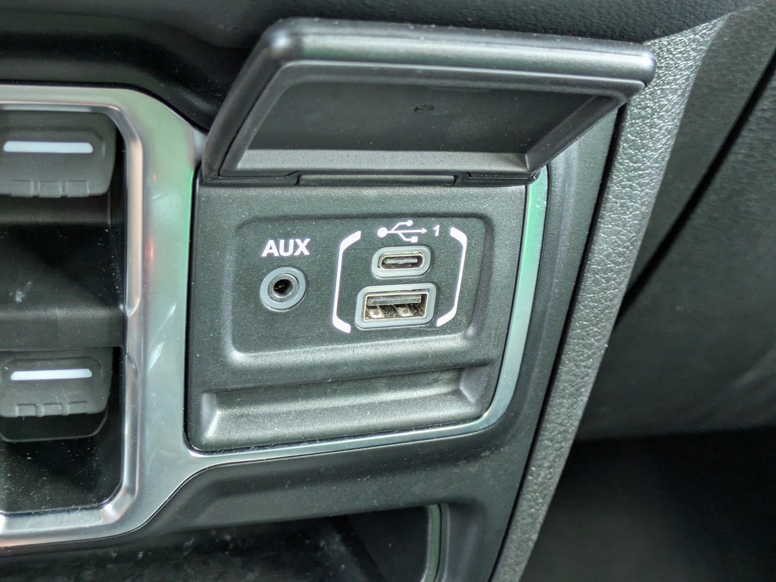 Used 2025 Jeep Wrangler Unlimited Sahara w/ Safety Group AWD/4WD image 27