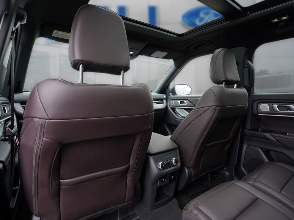 Certified 2025 Ford Explorer Platinum AWD/4WD image 17