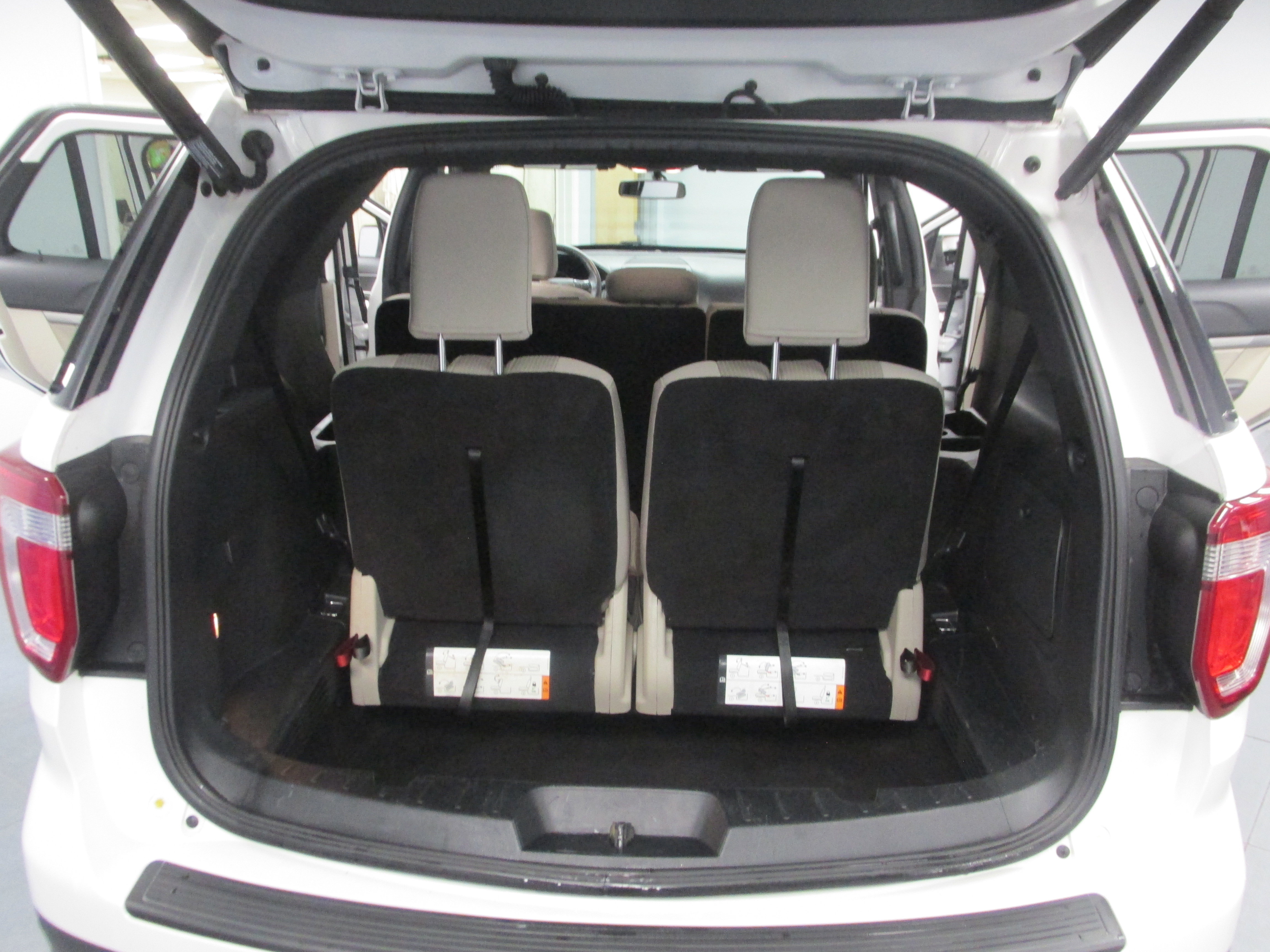 Certified 2019 Ford Explorer XLT w/ Equipment Group 201A image 25