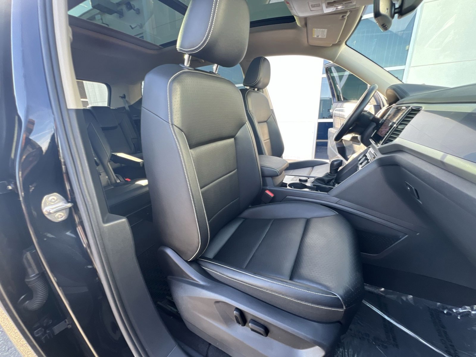 Used 2022 Volkswagen Atlas SEL R-Line image 36