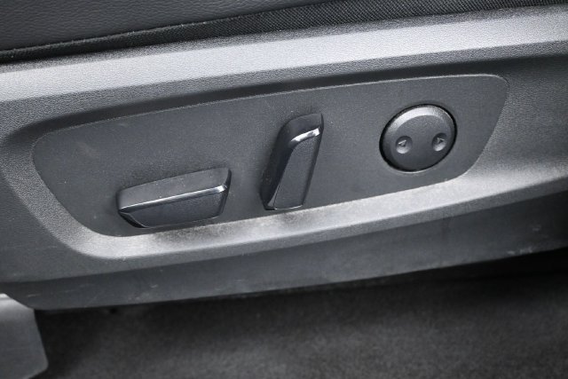 Used 2025 Nissan Pathfinder SL FWD image 12