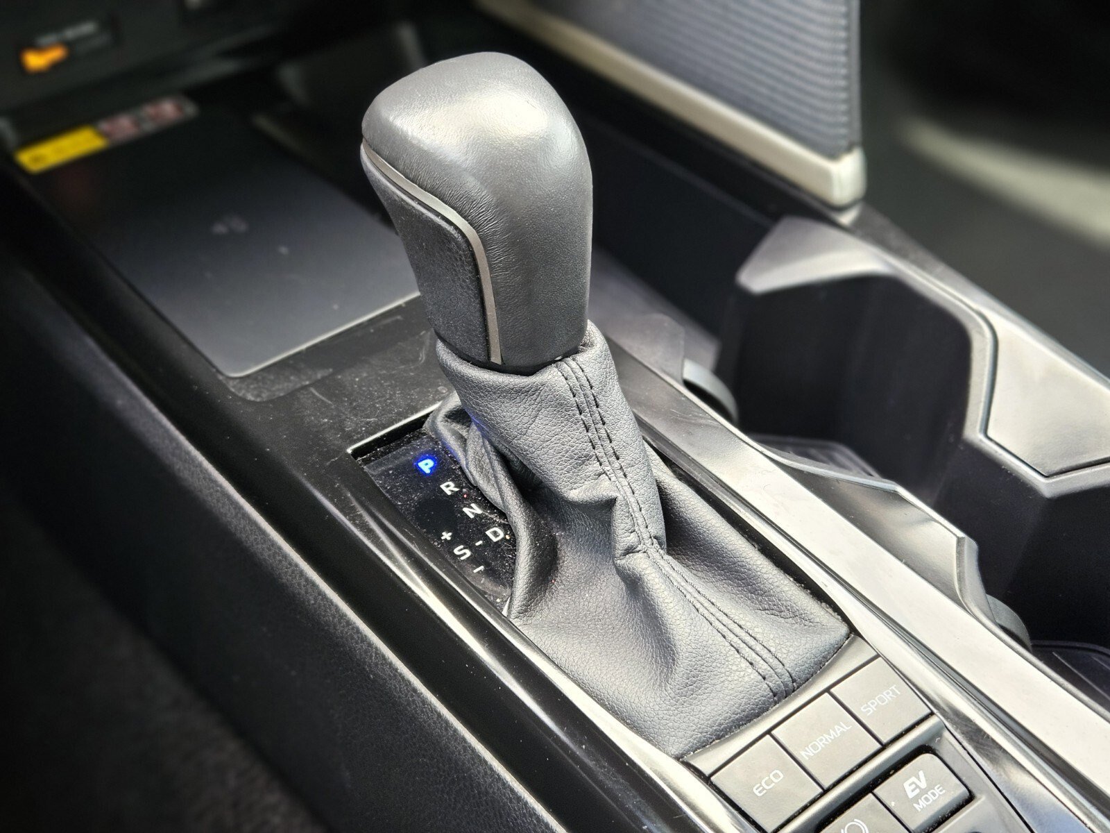 Used 2025 Toyota Camry SE image 26