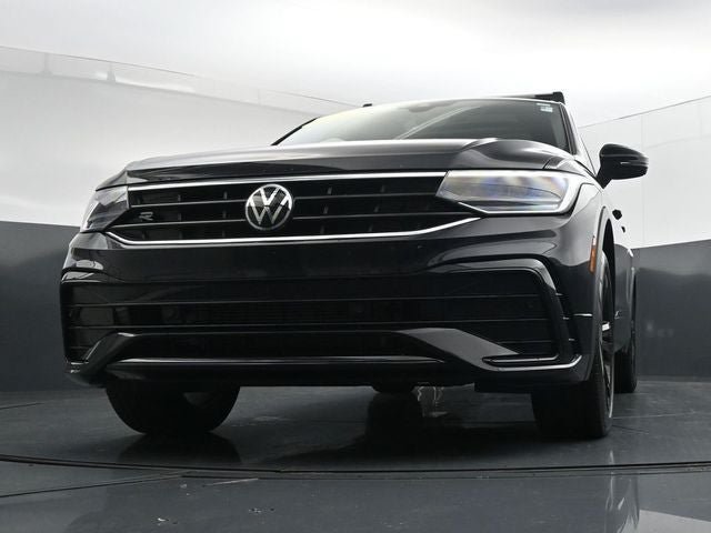 Used 2023 Volkswagen Tiguan SE R-Line FWD image 31