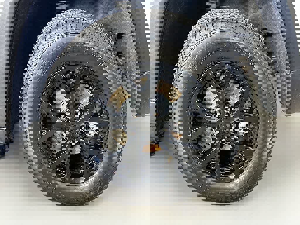 Used 2024 Jeep Grand Cherokee Altitude image 11