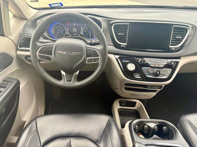 Used 2024 Chrysler Pacifica Touring-L FWD image 12