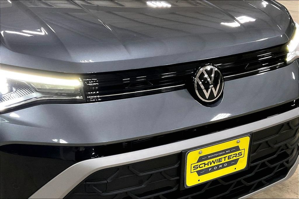Used 2025 Volkswagen Taos SE AWD/4WD image 28