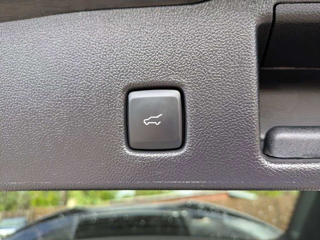 Certified 2025 Ford Escape ST-Line w/ Tech Pack #1 AWD/4WD image 14