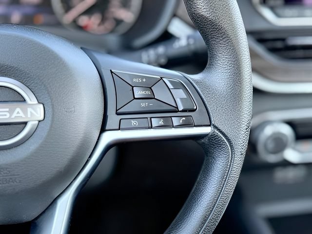 Used 2025 Nissan Altima 2.5 SV FWD image 24