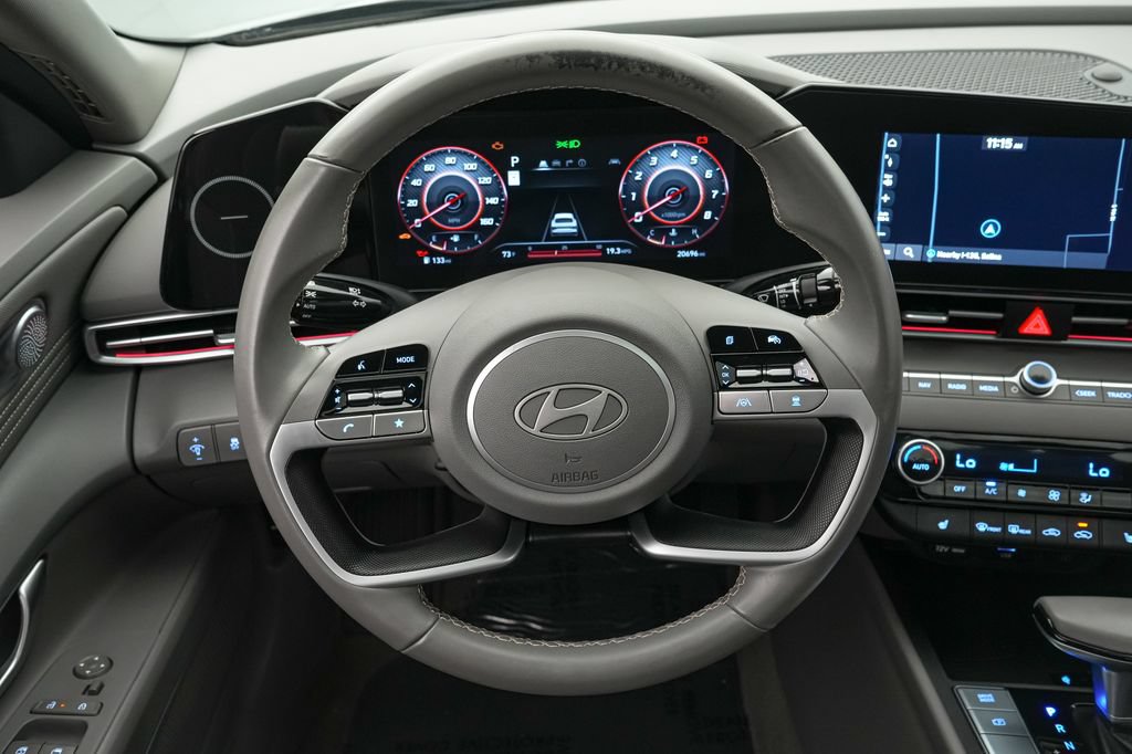 Used 2025 Hyundai Elantra SEL FWD image 13