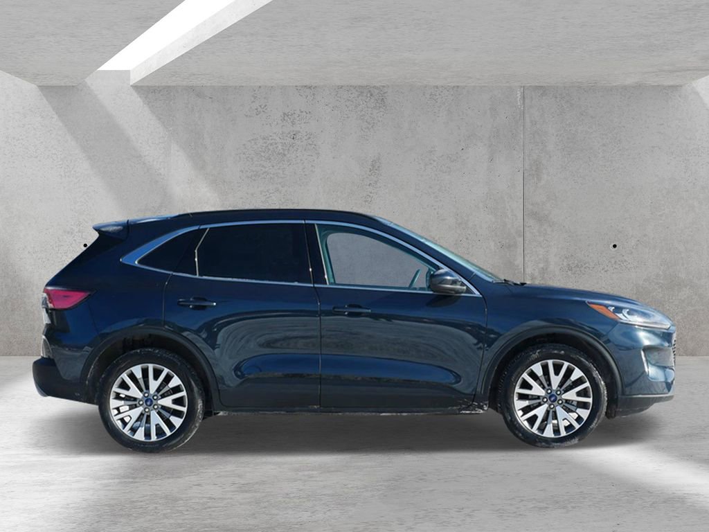 Certified 2022 Ford Escape Titanium w/ Class II Trailer Tow Package image 2