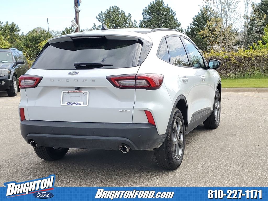 Certified 2025 Ford Escape ST-Line w/ Tech Pack #1 AWD/4WD image 4