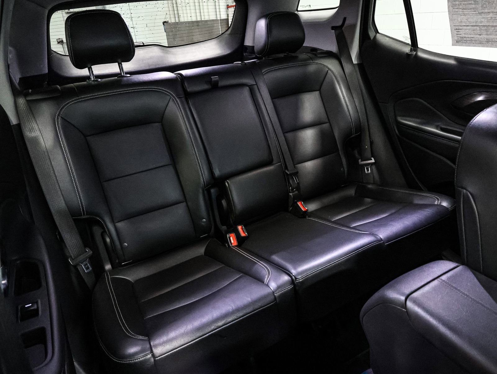 Used 2024 GMC Terrain SLT image 23