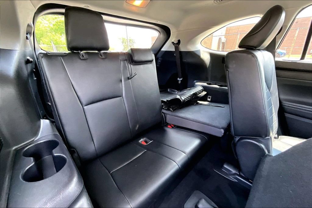 Used 2022 Toyota Highlander XLE FWD image 27