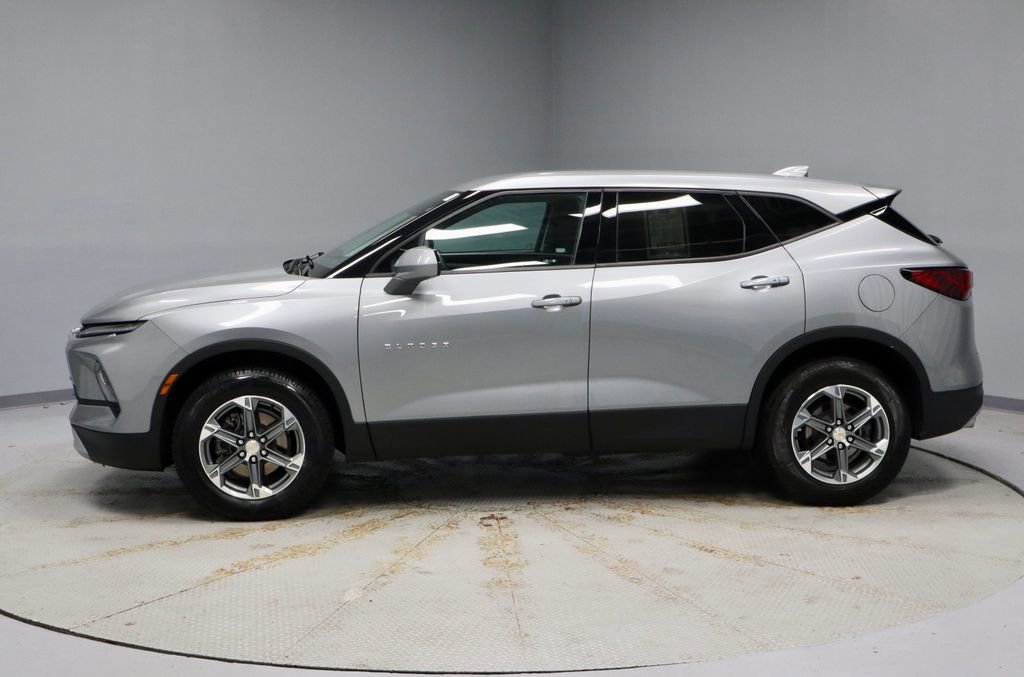 Used 2023 Chevrolet Blazer LT image 2
