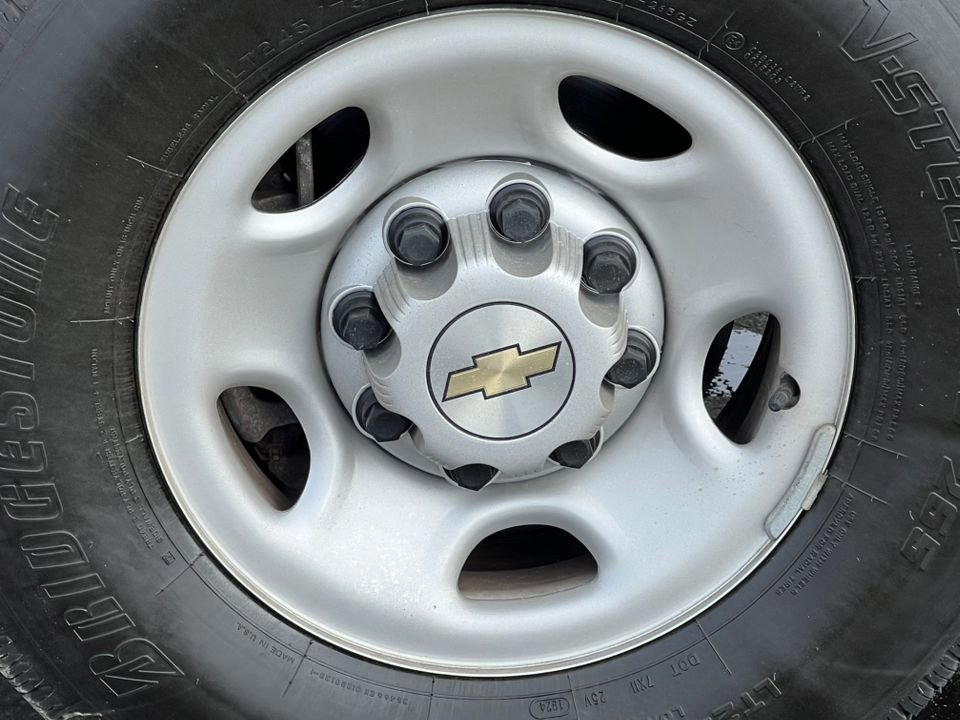 Used 2024 Chevrolet Express 2500 Work Van w/ Driver Convenience Package image 14