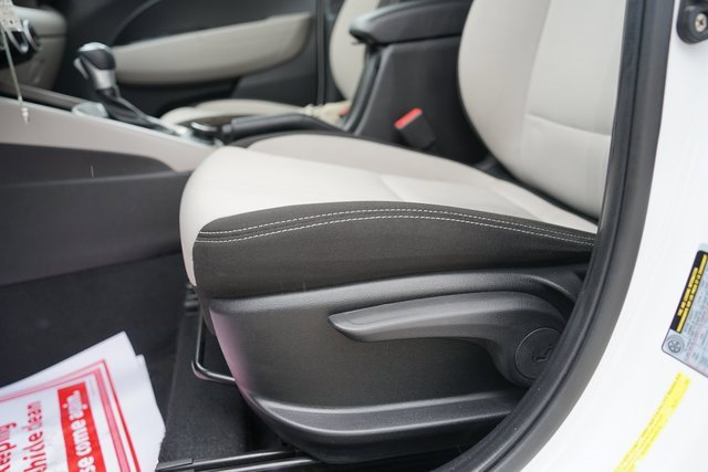 Used 2020 Hyundai Venue SEL image 11