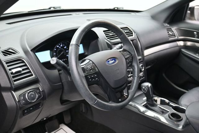 Certified 2018 Ford Explorer XLT w/ Equipment Group 202A FWD image 15
