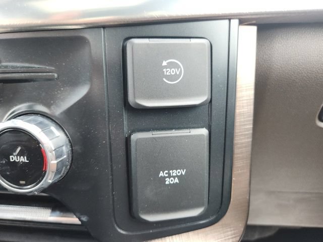 Certified 2025 Ford F150 King Ranch AWD/4WD image 35