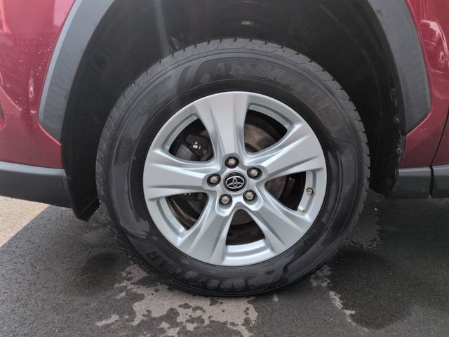 Used 2019 Toyota RAV4 LE w/ Carpet Mat Package AWD/4WD image 10