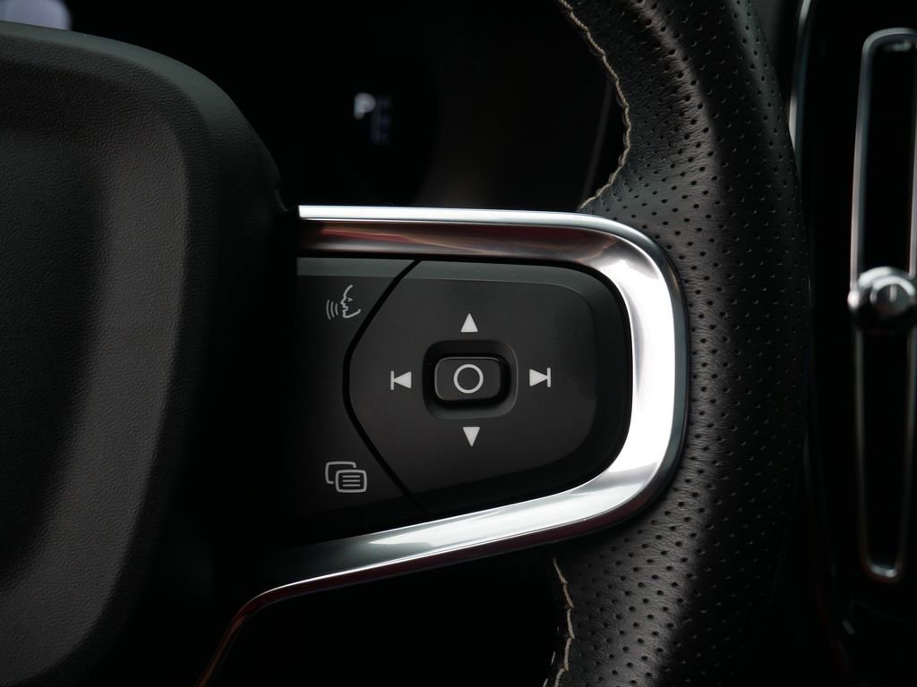 Used 2021 Volvo XC40 P8 Recharge w/ Advanced Package image 18