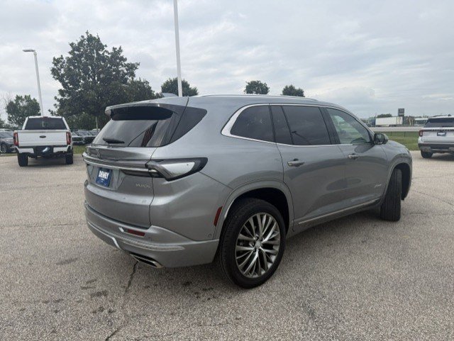 Used 2025 Buick Enclave Avenir w/ Super Cruise Package AWD/4WD image 9