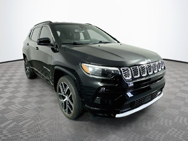 Used 2024 Jeep Compass Limited w/ Elite Group AWD/4WD image 3