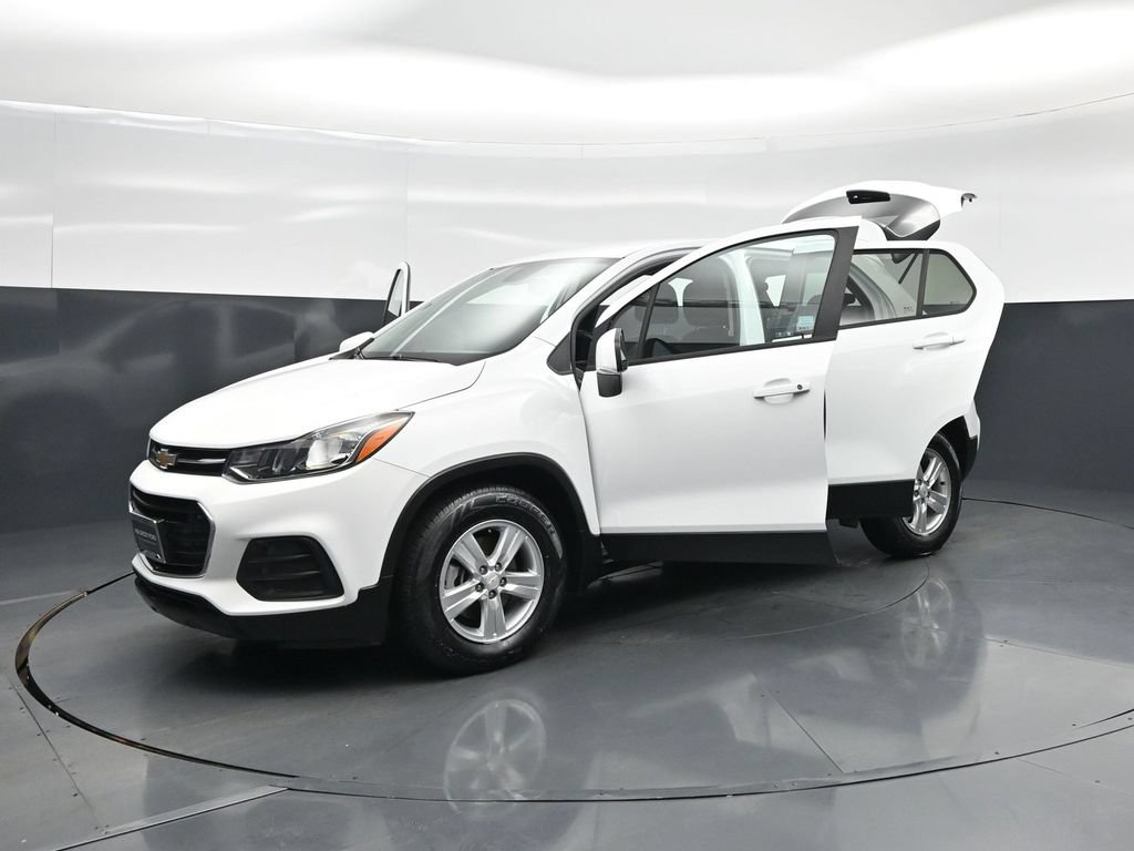 Used 2021 Chevrolet Trax LS w/ Tint and Cruise Package FWD image 31