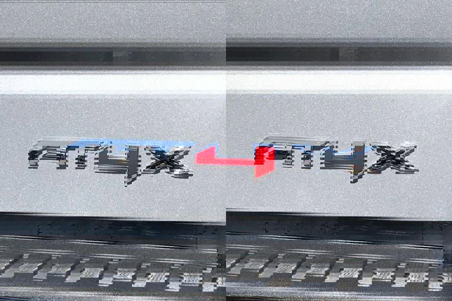 Used 2025 GMC Sierra 1500 AT4X image 9