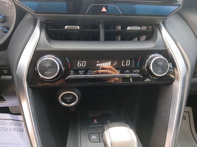 Used 2024 Toyota Venza LE AWD/4WD image 21