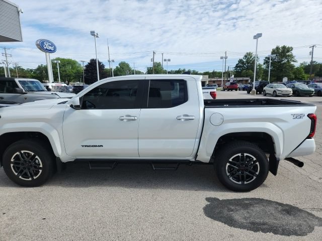 Used 2026 Toyota Tacoma TRD Sport AWD/4WD image 4