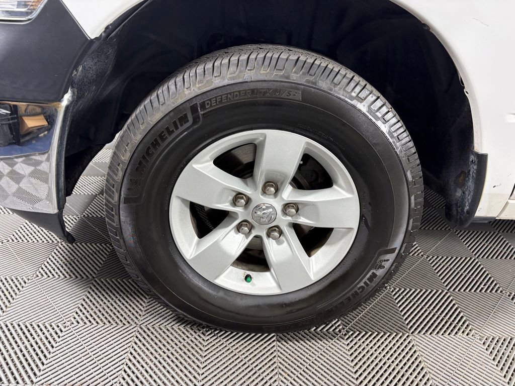 Used 2018 RAM 1500 Tradesman w/ Chrome Appearance Group AWD/4WD image 10