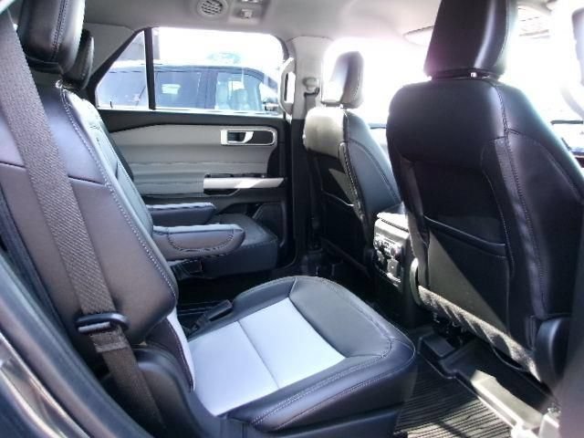 Certified 2022 Ford Explorer XLT w/ Equipment Group 202A AWD/4WD image 5