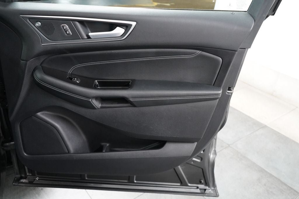 Certified 2020 Ford Edge Titanium FWD image 28