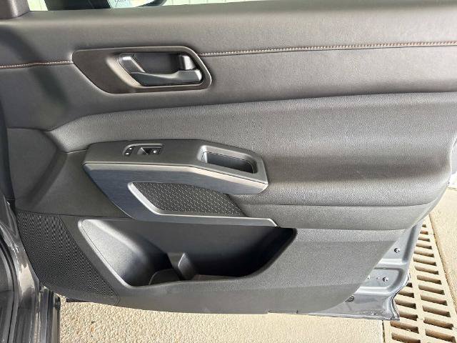 Used 2025 Nissan Pathfinder Rock Creek AWD/4WD image 18