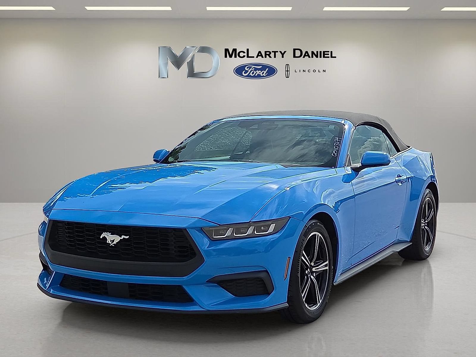 Certified 2025 Ford Mustang Convertible RWD image 2
