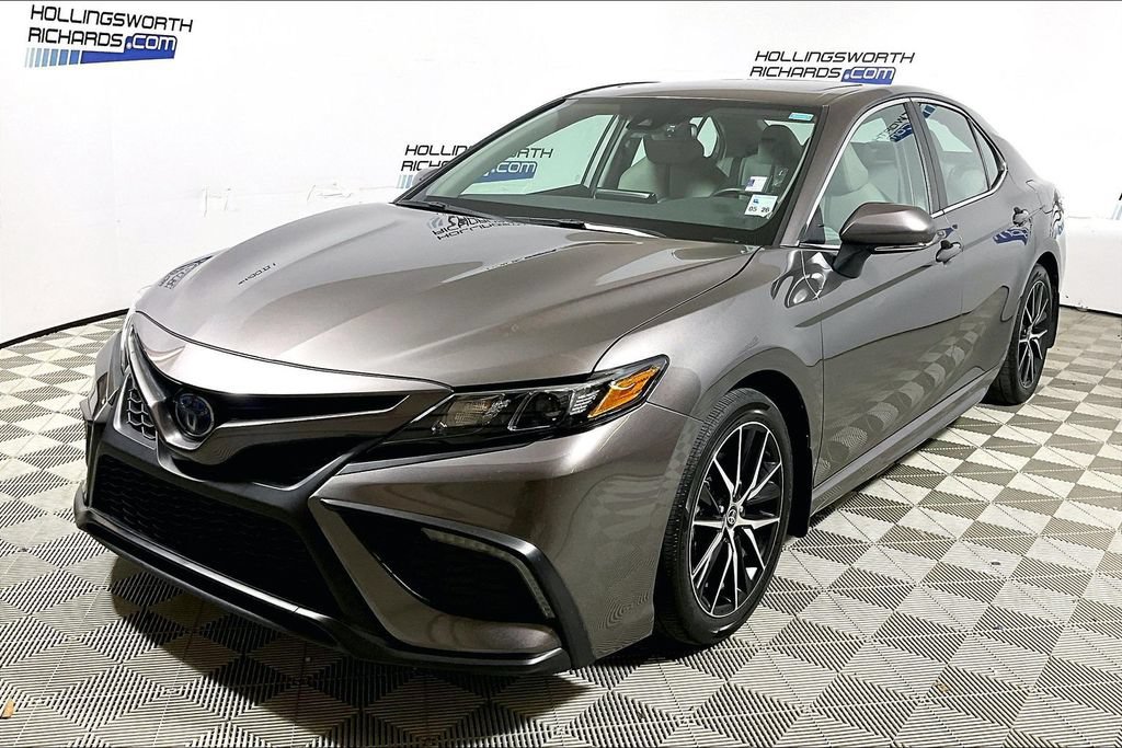 Used 2024 Toyota Camry SE w/ Audio Upgrade Package FWD image 1