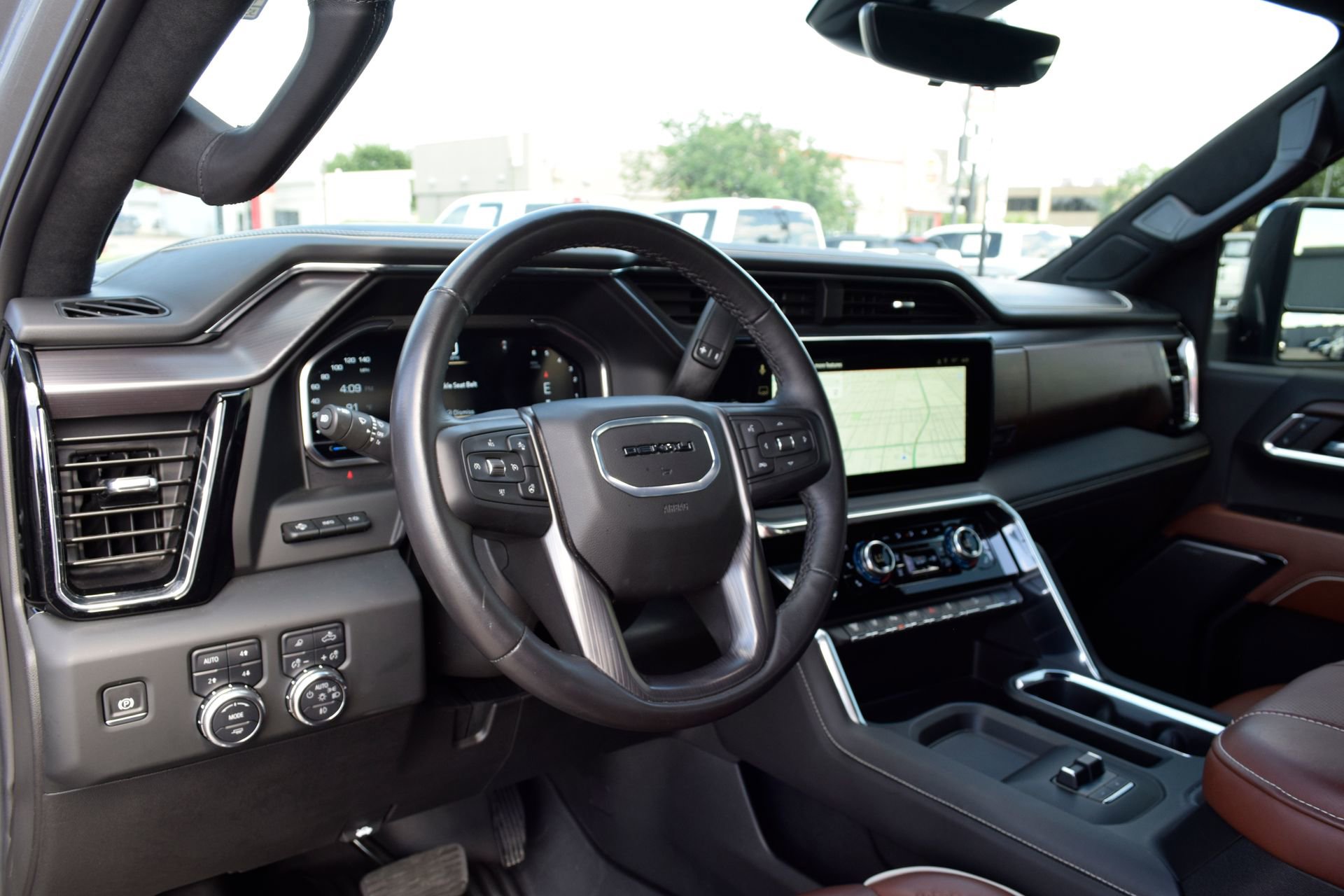 Used 2024 GMC Sierra 2500 Denali Ultimate w/ Max Trailering Package AWD/4WD image 16