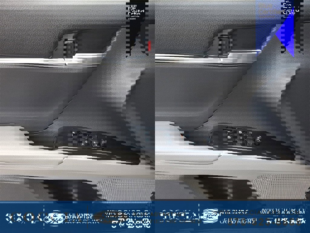 Used 2019 Toyota Camry LE image 12