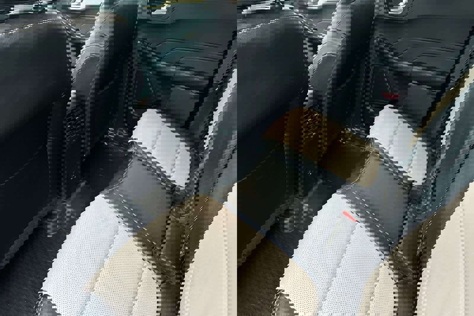 Certified 2022 Ford Escape Titanium w/ Titanium Premium Package image 10