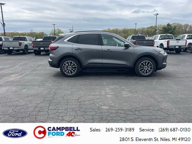 Certified 2025 Ford Escape SE FWD image 2
